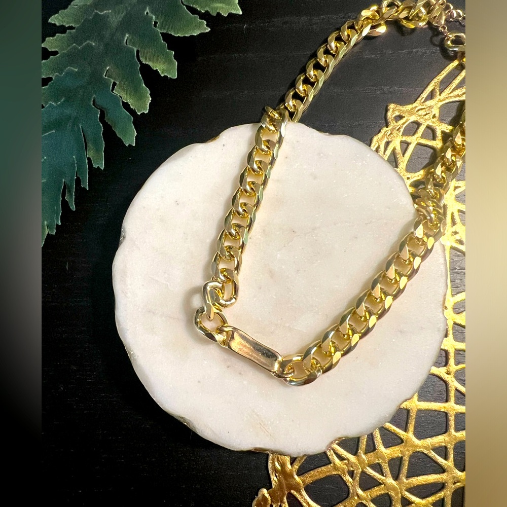 Stellar gold chain necklace🌙